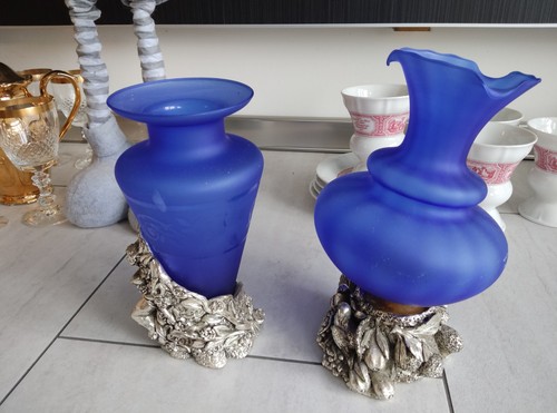 Glasvasen mit silberfarbigem - mit,