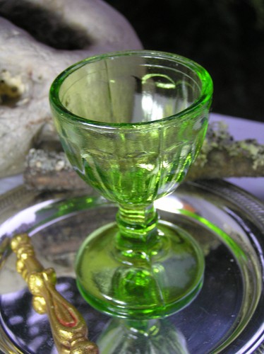 Alter eierbecher pressglas - eierbecher,